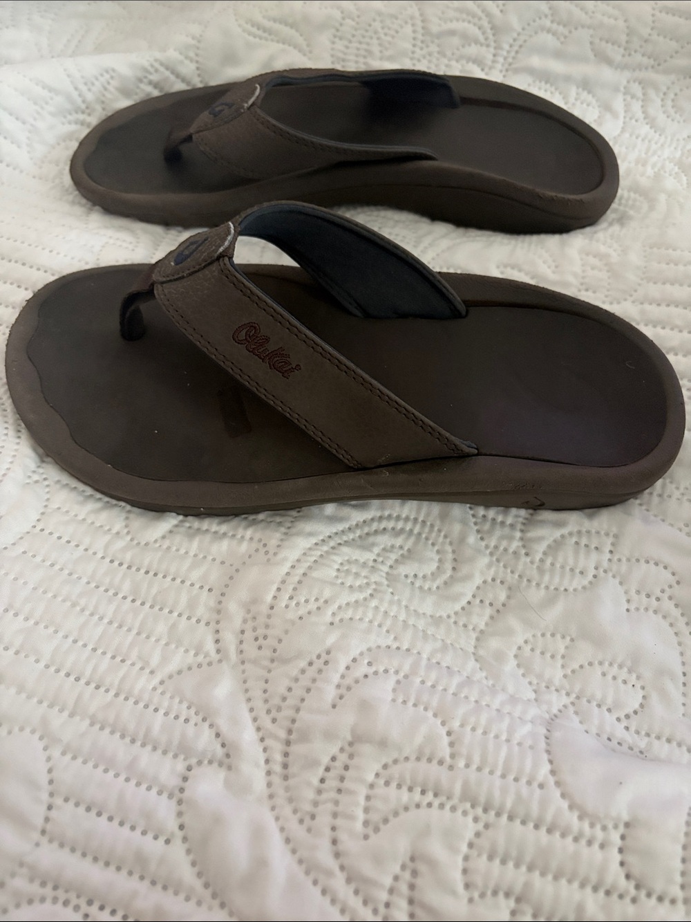 OluKai GHANA Men's Dark Brown Leather Thong Sandals